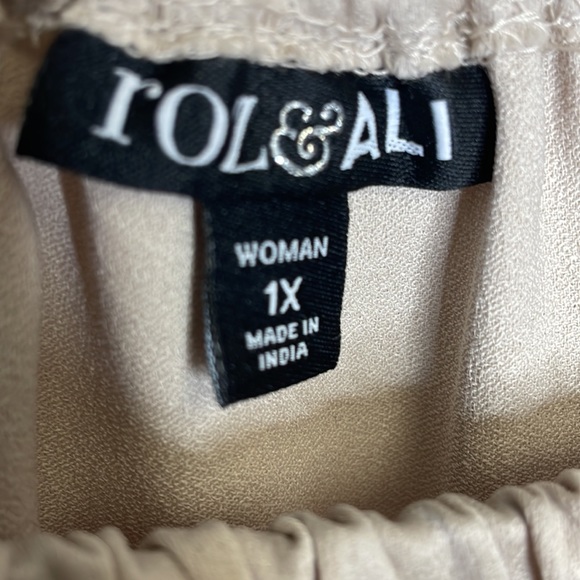 Roz & Ali Ruffle Sleeve on or off shoulder top - Picture 7 of 11